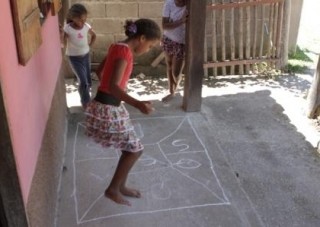 Ideias de brincar: Os 3 pauzinhos - Brincar de Rua